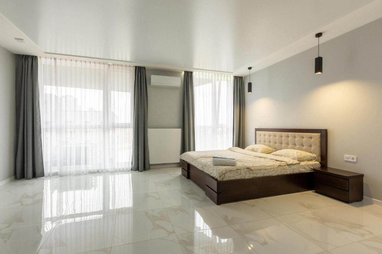 Vip Apartment Near Center Lwów Zewnętrze zdjęcie