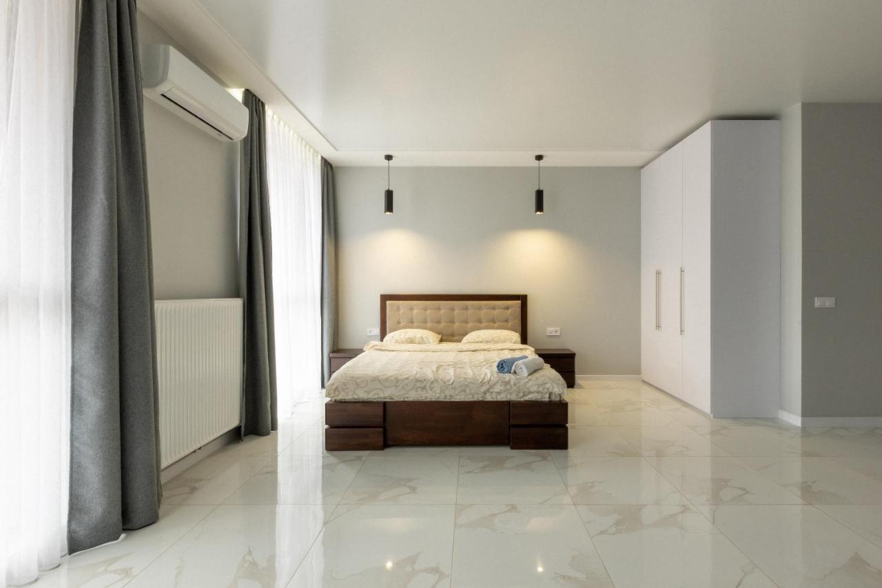 Vip Apartment Near Center Lwów Zewnętrze zdjęcie
